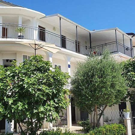 Apartmani Bilandzic-Krk Malinska Exteriör bild